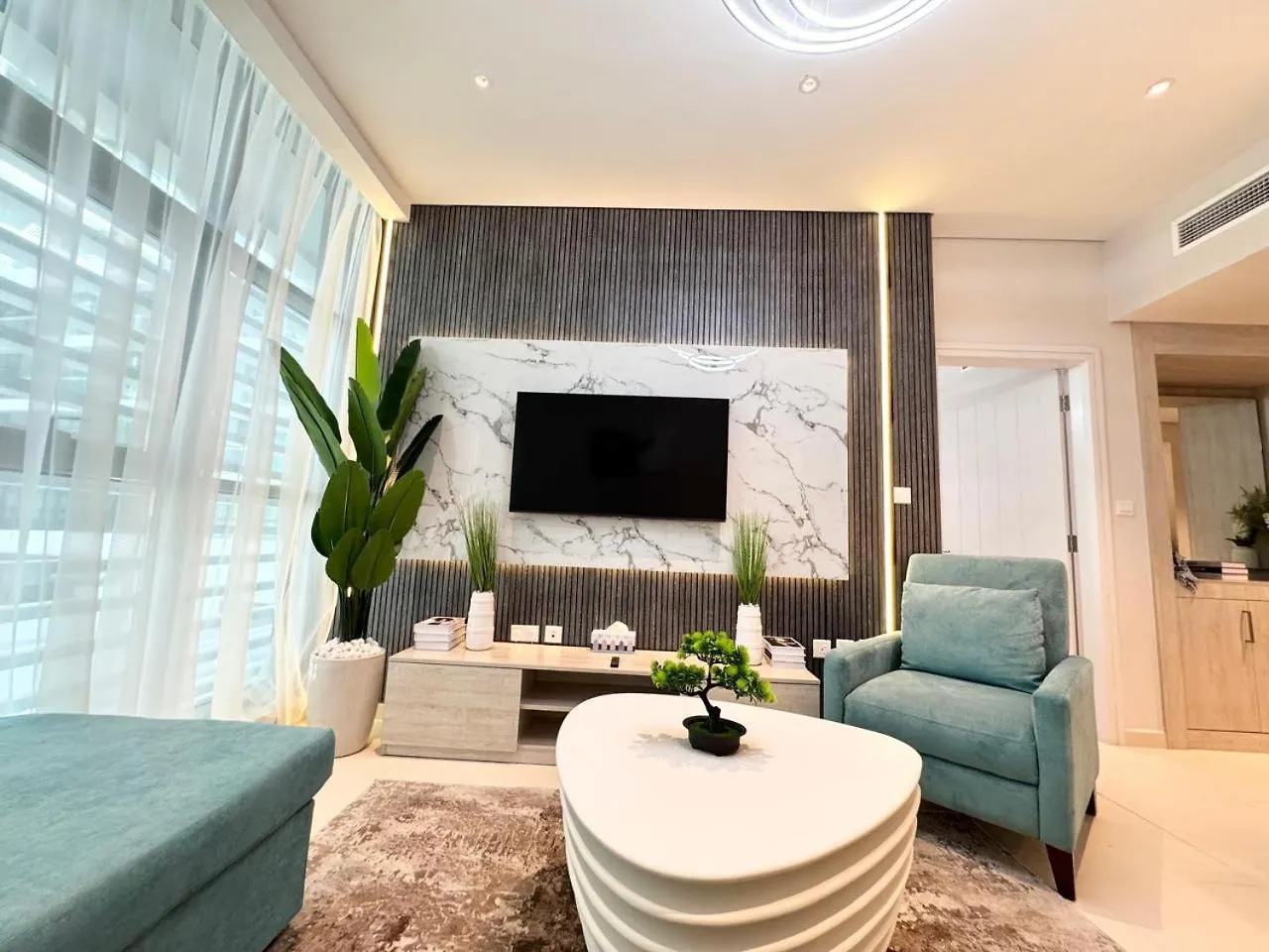 Dubai Palm Jumeirah - Free Infiniti Pool And Private Beach 0*,  United Arab Emirates